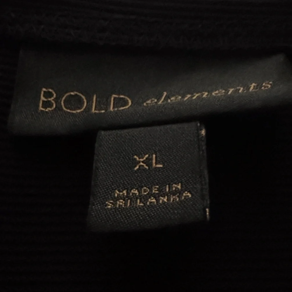 BOLD elements Black Crop Top - Picture 2 of 8